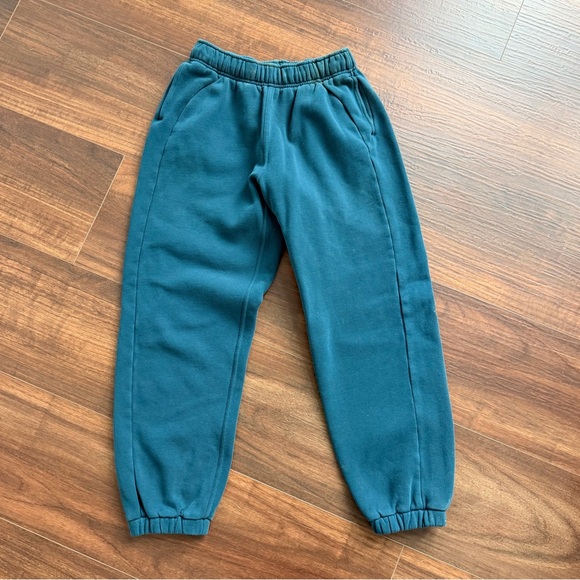 Lululemon Scuba Mid Rise Oversized Jogger Short - Picture 3 of 8